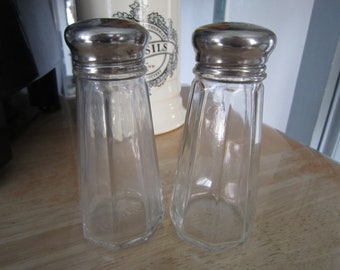 Restaurant/Diner Style Clear and Chrome Gemco Salt & Pepper Shaker Set