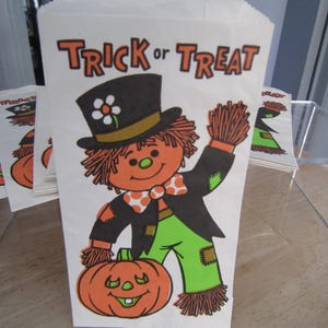 Vintage Fun-World Halloween Trick or Treat Paper Bags, Fill w/Candy or Prizes, Quantity 21 Bags