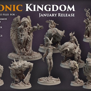 Może przedstawiać: Obraz promocyjny dla styczniowej premiery "Daemonic Kingdom", prezentujący różne miniaturowe figurki do druku 3D. Figurki obejmują demony, czarowników i duchy, ze szczegółowymi wzorami i podstawami. Widoczne jest logo Titan Forge.