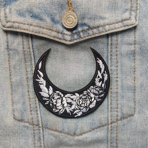 Pleasant Crescent // Moon DIY Applique Embroidered Iron Sew On Patch Badge Roses Peonies Floral Stars Cute Gothic Craft Motif Zodiac Mystic