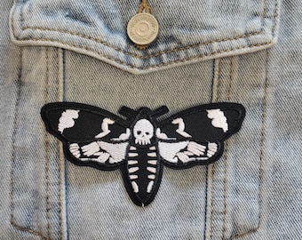 Miniaturowy Moth // Naszywka haftowana ćma DIY, aplikacja do przyszywania na żelazko, odznaka z motywem tatuażu, owad, gotycki horror, prezent, gotycka czaszka, estetyka