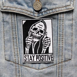 Cheerleader//skeletmeme DIY geborduurde patch ijzer naai Magere Hein Blijf positief citaat stoffen badge ambachtelijk motief grappig cadeau-idee x