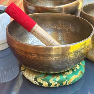 Handcrafted Prime Quality Hand Made Tibetan Himalayan Singing Bowl Meditation Mindfulness Yoga Chakra Healing  Brass Buddha Singing Bowl