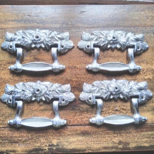 Romantic rustic ornamental solid metal drawer handles