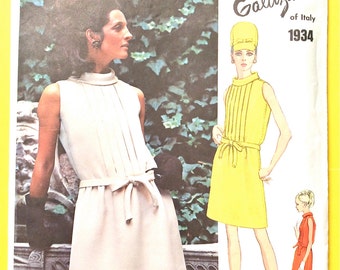 Vogue 1934 Couturier Design Galitzine Italy 60s Dress side zipper cut-away armholes bias turn-over collar Vintage Sewing Pattern Bust 32.5