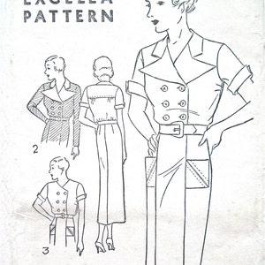 Può includere: Modello di cucito vintage intitolato "The New Excella Pattern". L'illustrazione presenta una donna in un abito doppiopetto con cintura e tasche. Ulteriori schizzi mostrano diverse viste del design dell'abito, mostrando uno stile retrò classico.
