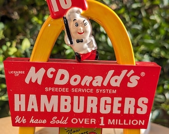 Dept. 56 McDonald&#39;s Street Sign Light Up The Night 54925-Snow Village-Ceramic-Village -Father&#39;s Day Gift-Miniature-Train Accessory-MCD Fan