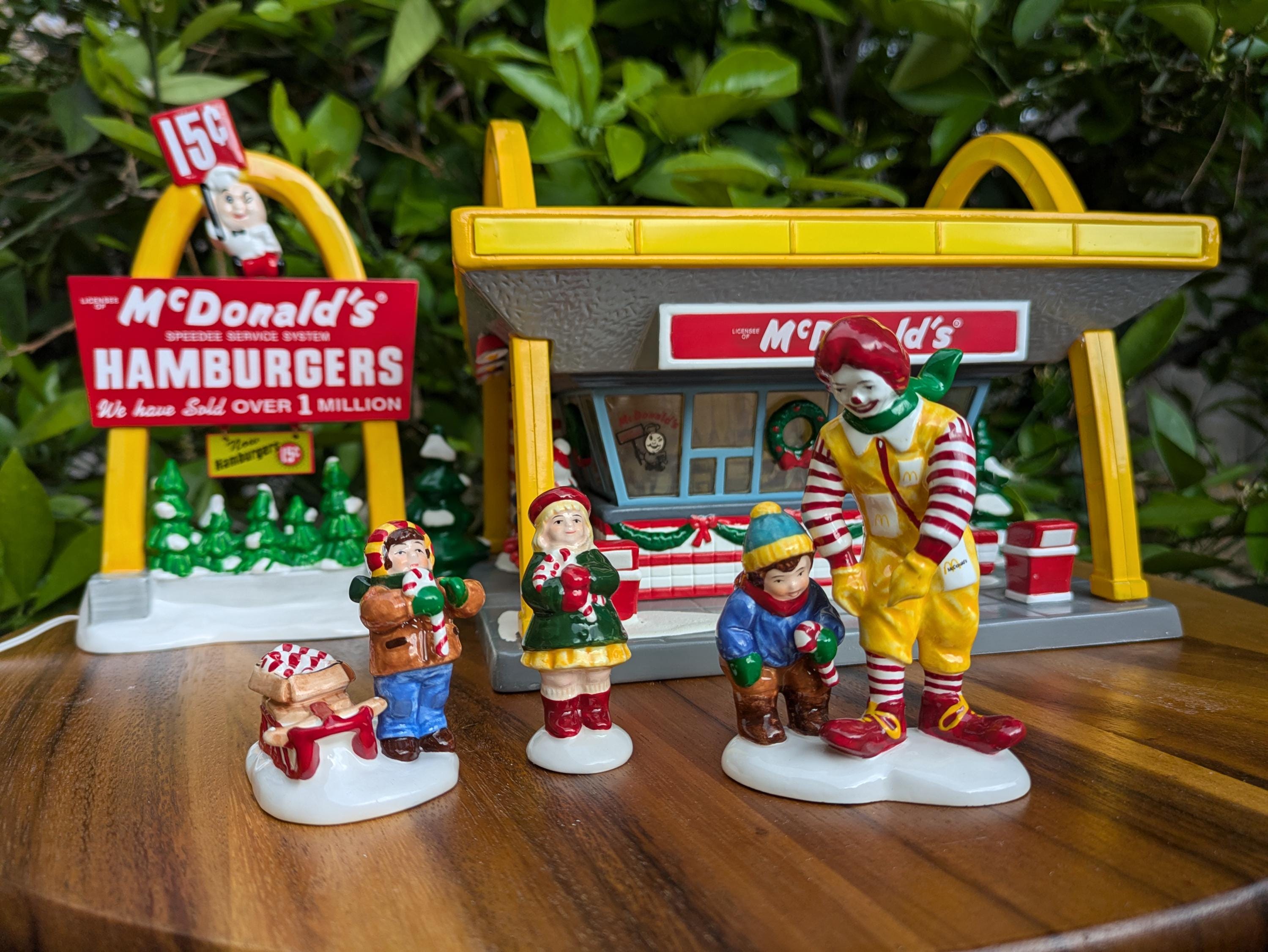 Dept. 56 Vintage Bundle Mcdonald's Restuarant & Street Sign Light