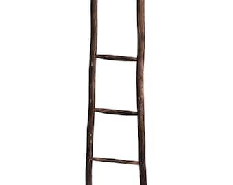 装飾的な木製はしご：タオルをスタイリッシュに収納する方法