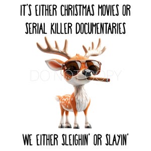 Puede incluir: Un ciervo de dibujos animados con gafas de sol y fumando un cigarro. El ciervo es naranja y blanco con cuernos. El texto de arriba dice "IT'S EITHER CHRISTMAS MOVIES OR SERIAL KILLER DOCUMENTARIES". El texto de abajo dice "WE EITHER SLEIGHIN' OR SLAYIN'".