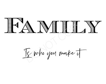 Könnte beinhalten: Schwarz-weiße Grafik mit dem Wort „FAMILY“ in einer dekorativen Schriftart. Darunter steht der Satz „Is who you make it“ in handschriftlichem Stil. Das Design ist vor einem weißen Hintergrund.