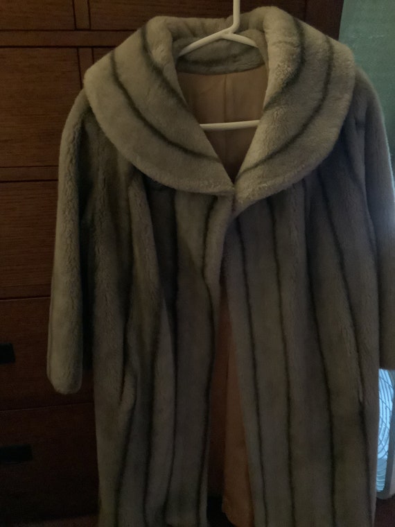 Vintage 1950’s fur coat - image 1