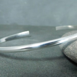 Simple Sterling Silver Cuff Bracelet, 3mm Wide Half Round Adjustable Bracelet, Classic Minimalist Jewelry, Unisex Open Bangle 925 Women Men