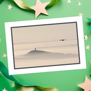 Biglietto vuoto per tutte le occasioni raffigurante Glastonbury Tor