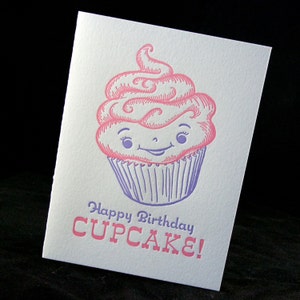 Carte de joyeux anniversaire de petit gâteau