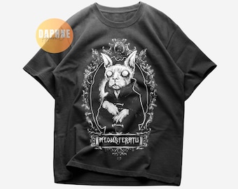 Op de afbeelding: Donkergrijs T-shirt met een witte illustratie van een kat in gotische stijl, omlijst door een sierlijk ovaal. De tekst "MEOWSFERATU" staat onder de afbeelding. Het shirt heeft een ronde hals en korte mouwen.