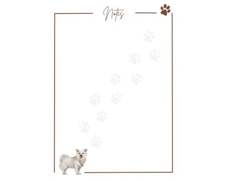 Op de afbeelding: Een witte hond met bruine ogen en een zwarte neus staat op een witte achtergrond. De hond kijkt naar rechts. Er zijn voetafdrukken op de achtergrond. De tekst "Notes" staat bovenaan de pagina.