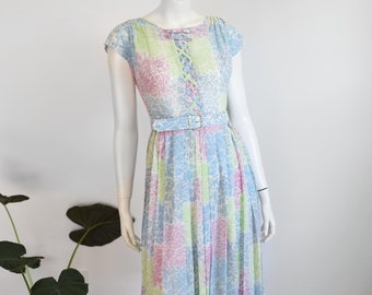 1950s Pastel Floral Dress with Lattice Bodice - M