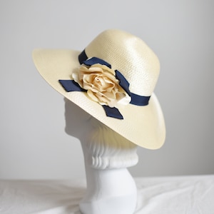 SALE 1980s Cream and Navy Sunhat