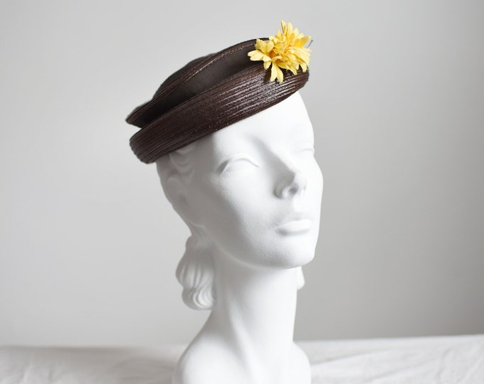 1930s Brown Straw Hat with Yellow Flower