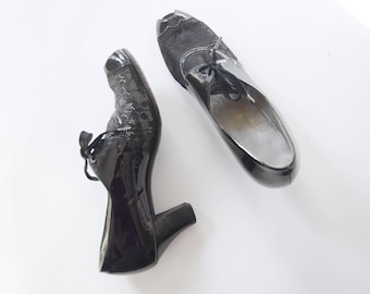 1940s Black Peep Toe Lace and Patent Heels - US8AAA