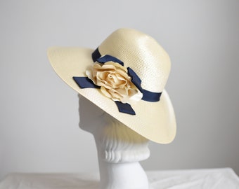 SALE 1980s Cream and Navy Sunhat