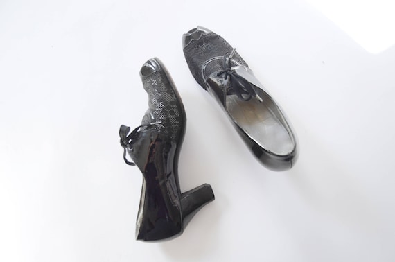1940s Black Peep Toe Lace and Patent Heels - US8AAA