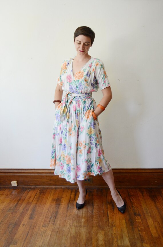 1980s White Floral Wrap Dress - M - image 4