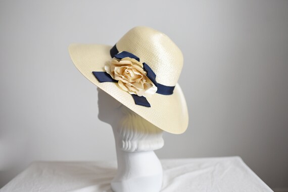 SALE 1980s Cream and Navy Sunhat