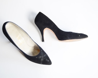 1950s Black Suede Pumps with Satin Flower 7.5 Narrow