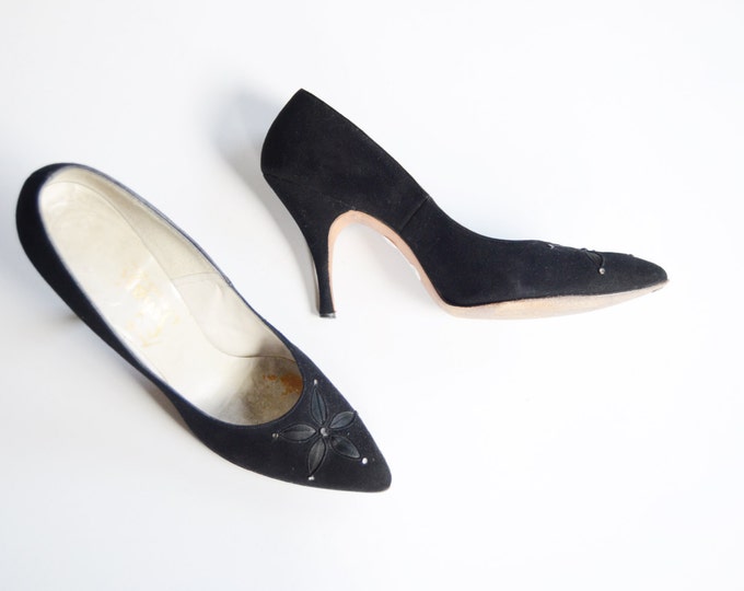 1950s Black Suede Pumps with Satin Flower 7.5 Narrow