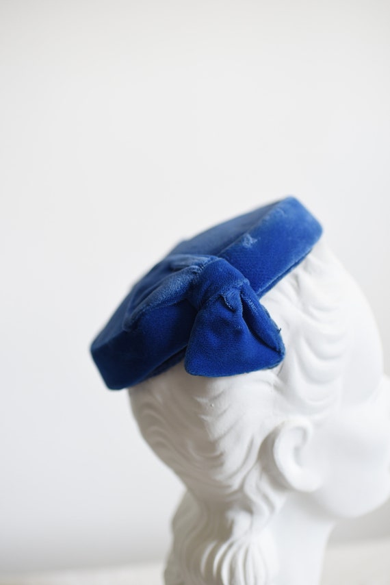 1950s Blue Velvet Hat - image 3