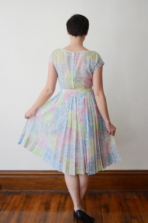 1950s Pastel Floral Dress with Lattice Bodice - M - image 3