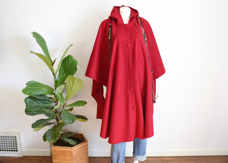 1980s Red Wool Coloratura Cape S/M/L/XL image 1