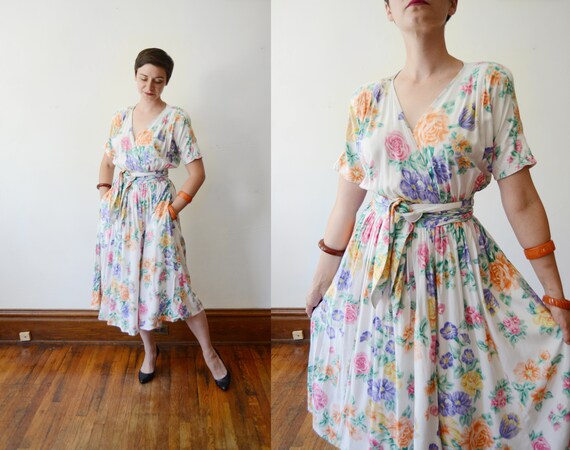 1980s White Floral Wrap Dress - M - image 1