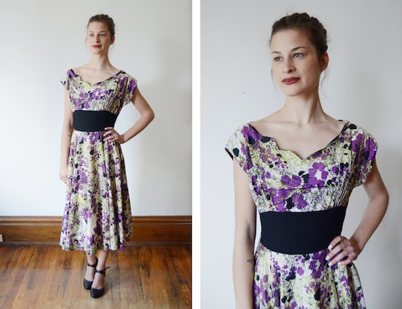 1950s Floral Dress with Scalloped Neckline - XS