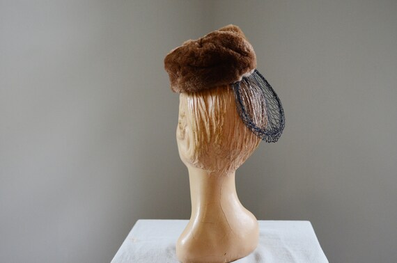 Roe Kauffman Fur 1940s Tiny Tilt Hat - image 4