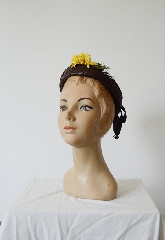 1930s Brown Straw Hat with Yellow Flower - image 3