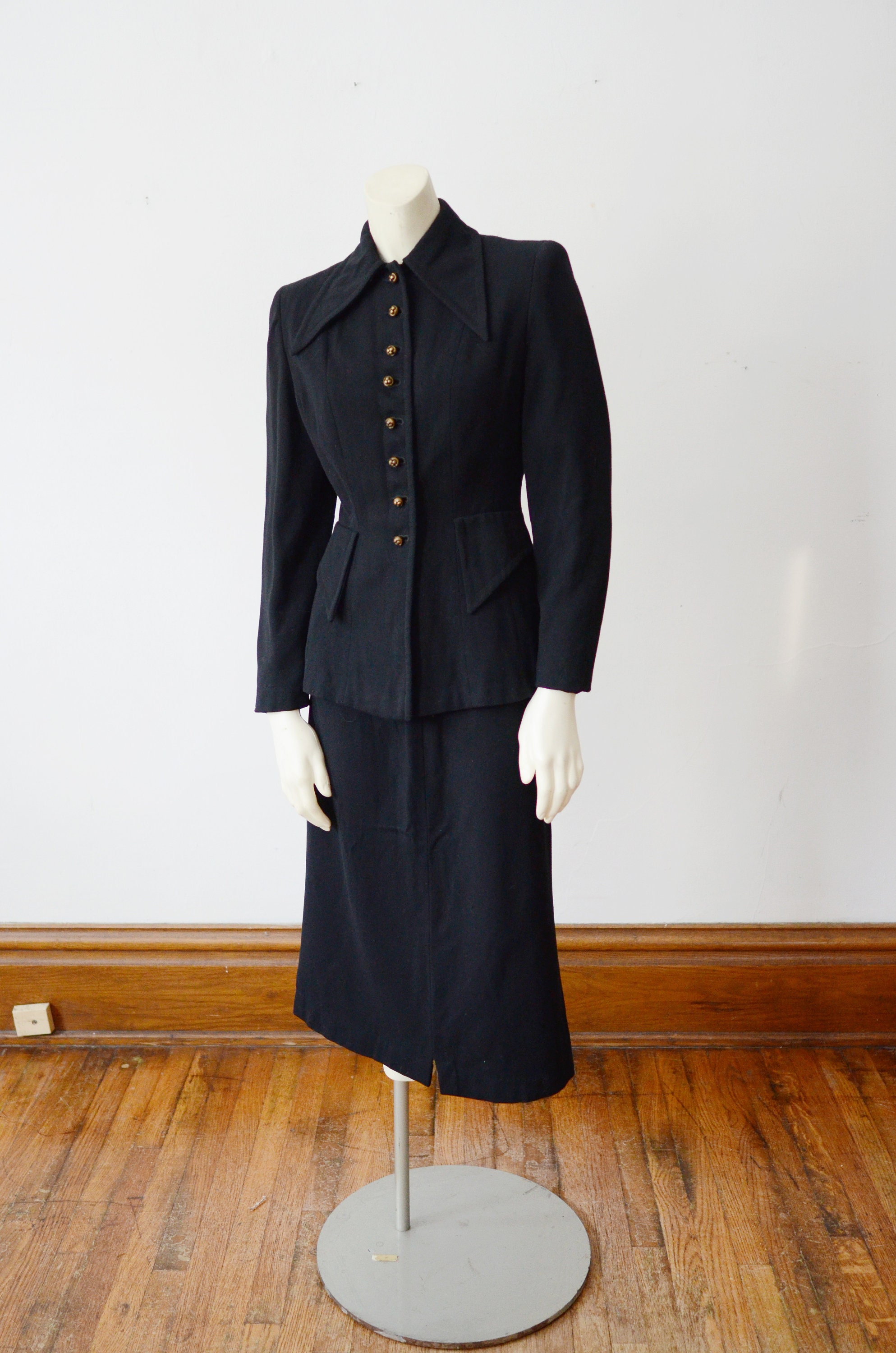 1940s Black Wool Suit with Dagger Collar - XS