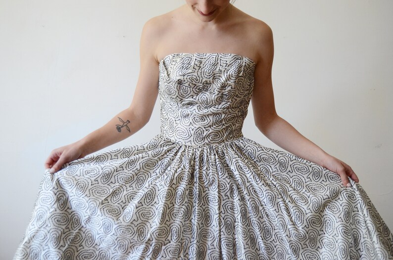 1950s Flocked Velvet White and Black Party Dress XS