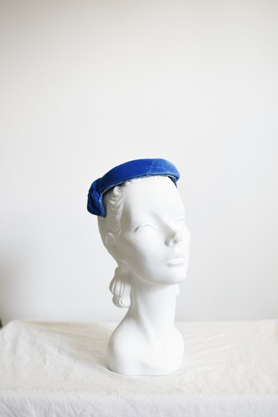 1950s Blue Velvet Hat - image 6