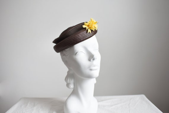 1930s Brown Straw Hat with Yellow Flower - image 1