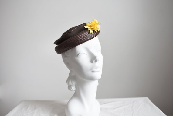SALE 1930s Brown Straw Hat with Yellow Flower