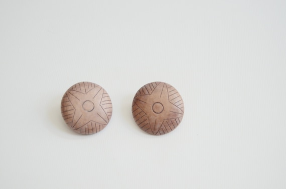 SALE 1970s Round Wooden Clip On Earrings