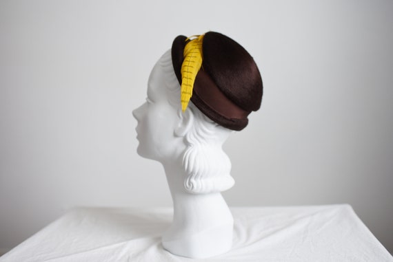 40s/50s Brown Cap with Yellow Feather - image 4