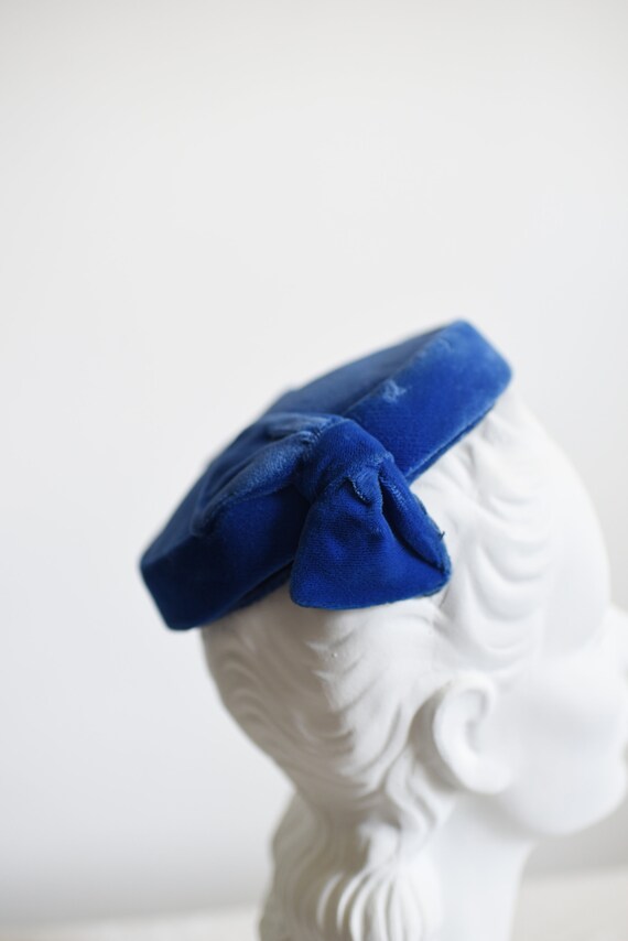 1950s Blue Velvet Hat - image 2