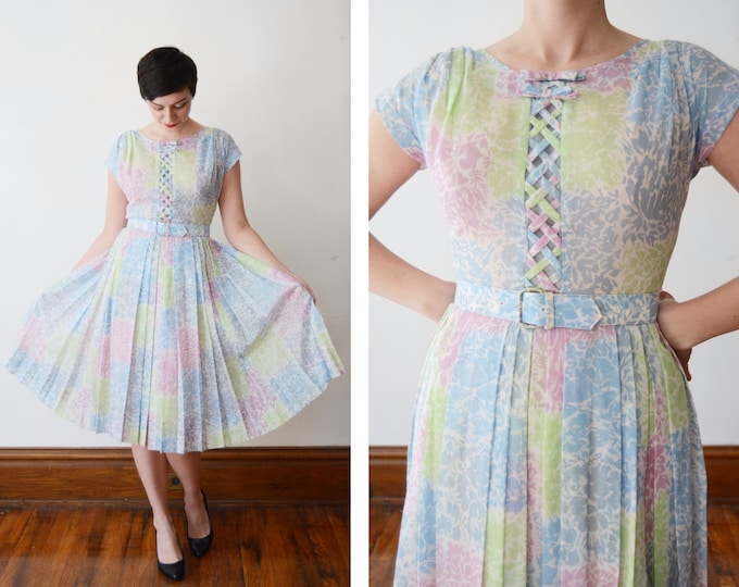 1950s Pastel Floral Dress with Lattice Bodice - M