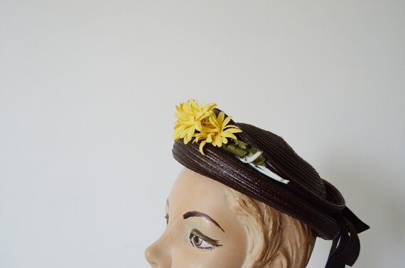 1930s Brown Straw Hat with Yellow Flower - image 6