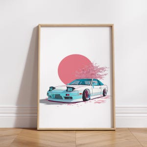 Può includere: Una stampa artistica incorniciata raffigurante un'auto sportiva bianca con fari a scomparsa e finiture inferiori azzurre. L'auto è posizionata davanti a un grande cerchio rosa e un ciliegio in fiore, con petali rosa sparsi sul terreno.