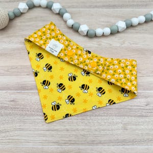 Summer Dog Reversible Bandana with Double Snaps – Bees and Flowers – Summer Pet Accessory